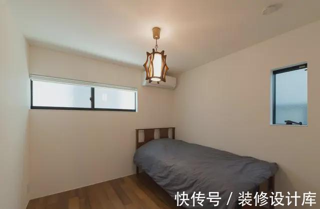 胡桃木床|爸妈买的小复式楼,楼上楼下125平,加上落地窗住两家人都不挤!