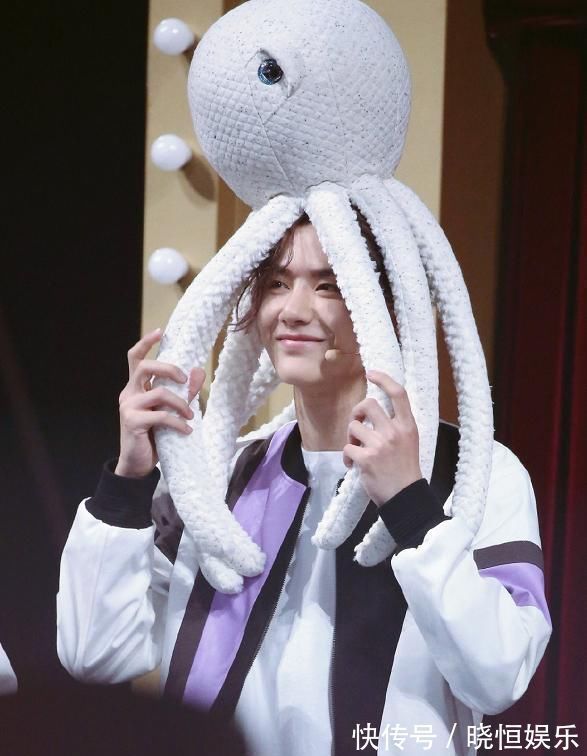 挑战只用餐厅里的物资吃鸡，意外发现这里盛产配件！强！