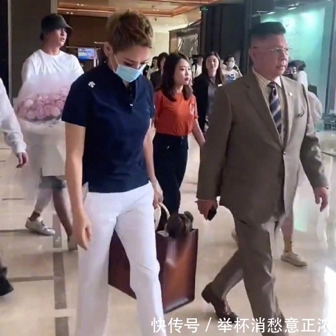 常駐嘉賓|《中餐廳5》路透,周也丁真逛超市顏值扛打,姚安娜蠻腰搶鏡