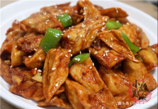 农村宴席茄子做法,老厨师不加复杂调料,软糯入味,比吃肉都香