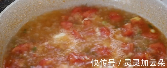 塑料瓶|想吃疙瘩汤,一个塑料瓶轻松搞定,1分钟做出一大盘,长见识!