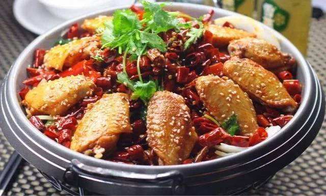 非常有特色的几道家常菜，上桌大家都抢着吃，好吃到停不下来