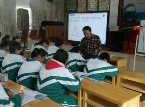 初中阶段学习数学很吃力，掌握解题思路和方法，提升数学成绩