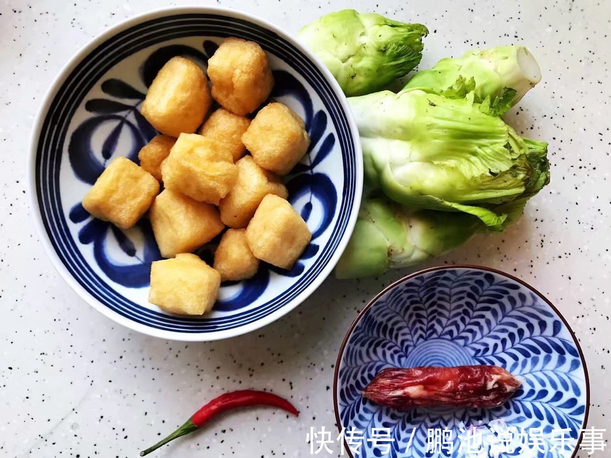 腊肠炒儿菜|家常炒儿菜的做法,加入小米椒,香辣下饭,太解馋了