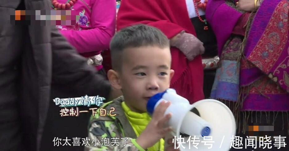 刘畊宏晒爸爸5聚会照,春哥一手抱Jasper一手抱小泡芙