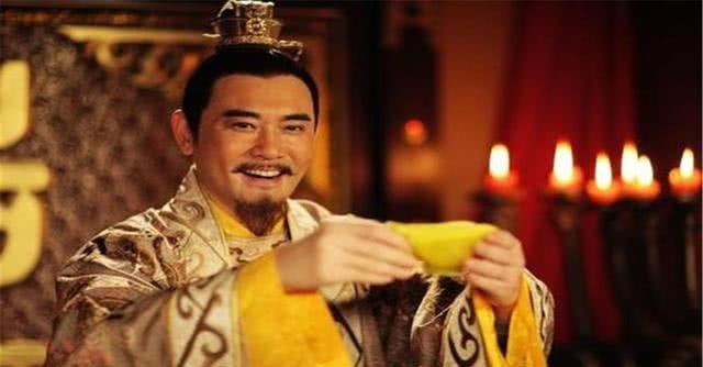 秦始皇|从秦始皇开始,为何皇帝都自称“朕”?把“朕”字拆开看就明白了