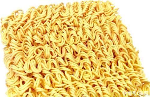 食品添加剂|宝宝爱吃就给他吃这几种食物宝宝不适合吃,家里有就赶紧扔掉