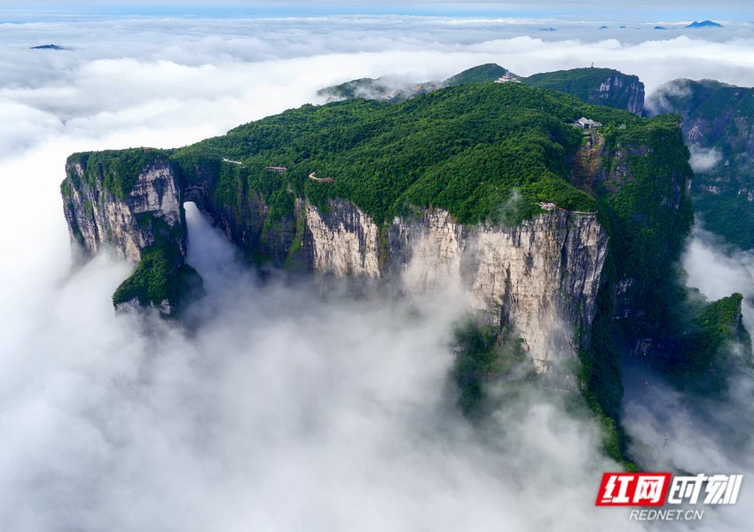 绝景|向往的张吉怀丨张家界：峰林绝景之外，民俗演艺与民宿旅游放异彩