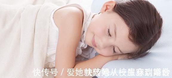 玩偶|“妈妈,我可以用枕头啦!”宝宝的三个表现,家长要留意需求了