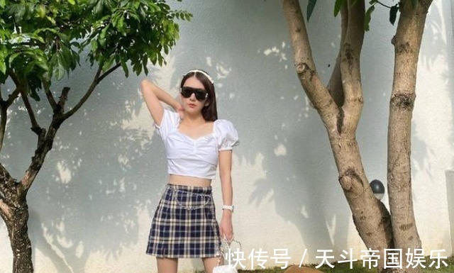 连衣裙|方媛穿短款连衣裙亮相,轻松秀出漫画腰,郭富城娶她太幸福了!