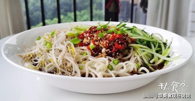 煮面条最忌水开下锅,面馆老板教我煮面小技巧,煮出的面劲道爽滑