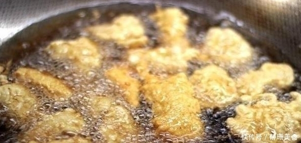 炸东西剩下的油该咋办厨师长教你一招,把“腥油”变“香油”