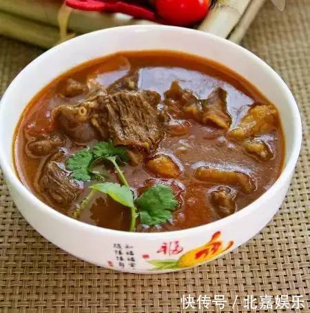 简单家常菜:酸汤牛腩,椒盐小黄鱼,排骨蒸豆腐,牛肉馅饼