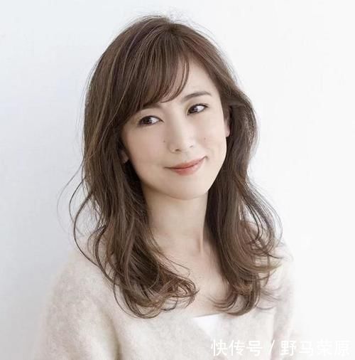 日本妈妈|中老年女人烫发别选“小卷”,学日本妈妈,烫这些“大卷”更减龄
