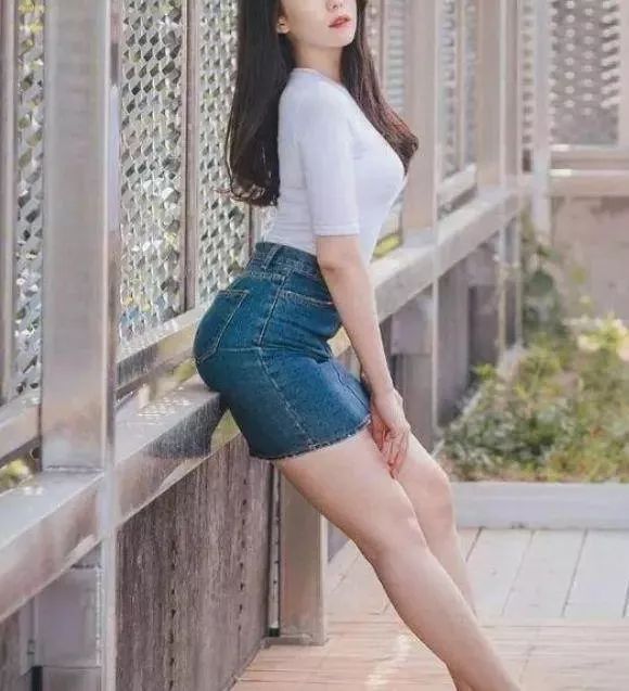 打底裤 清纯优雅的打底裤美女,逆天蚂蚁腰,吸睛十足!