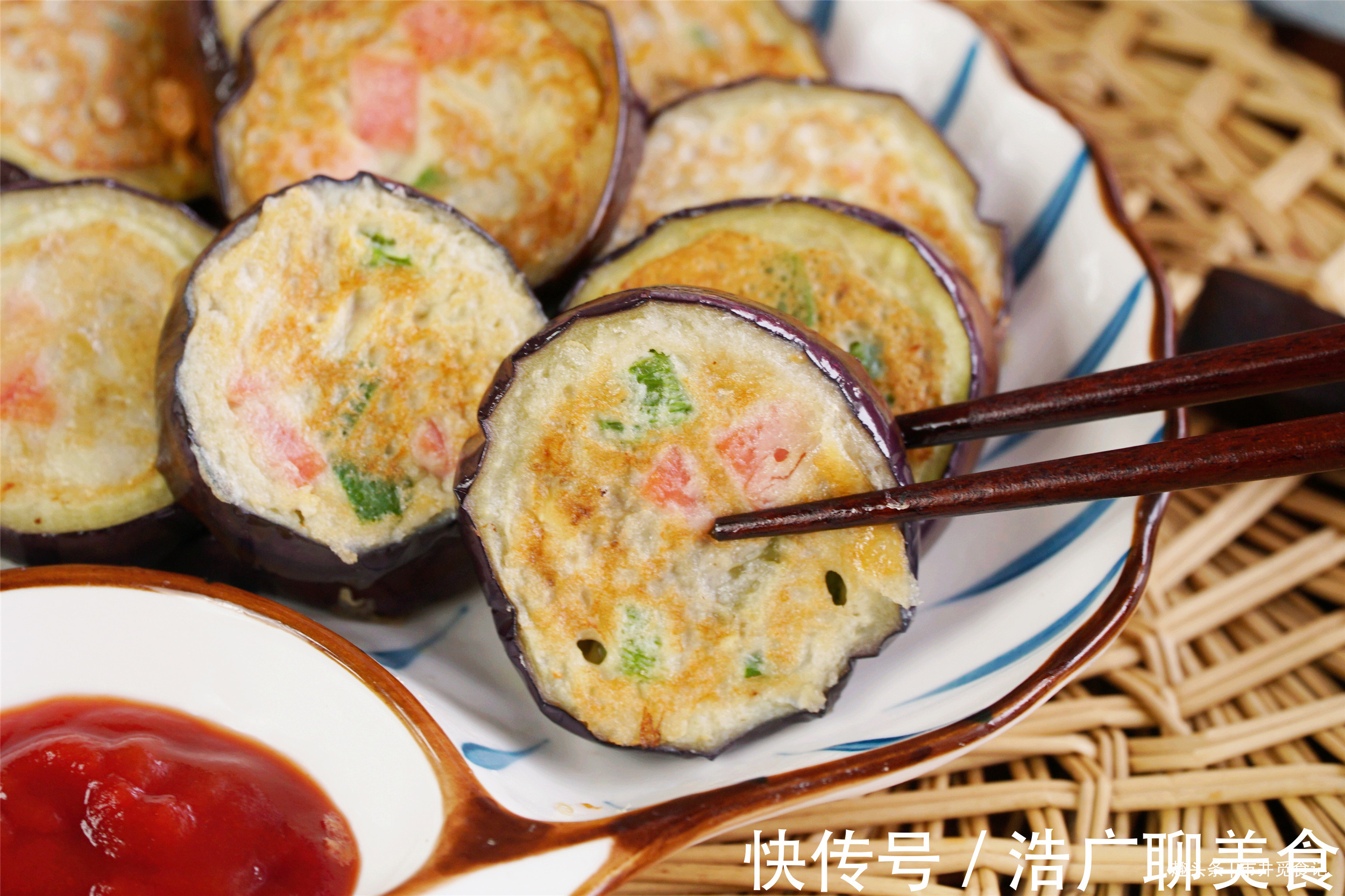 夏天|夏天,我家爱吃的“茄子饼”,简单省事,早餐能吃五六块,真香呀
