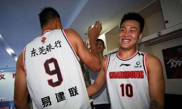 福建队|杜锋收获巨大喜讯,广东男篮强援回归,赵睿已返回东北