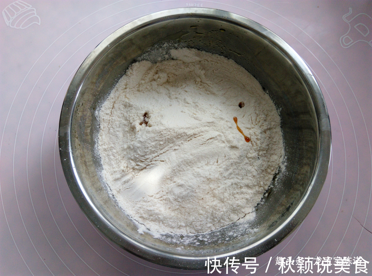 自制五仁馅月饼,放白糖还是红糖,区别很大,别放错了
