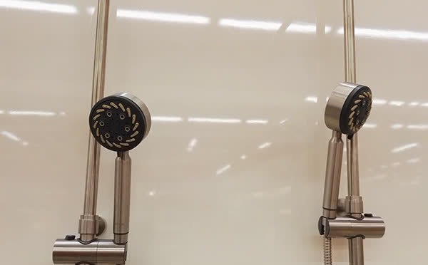 脱裤子时，为何会从腿上掉下来很多皮屑？是缺了什么营养素？