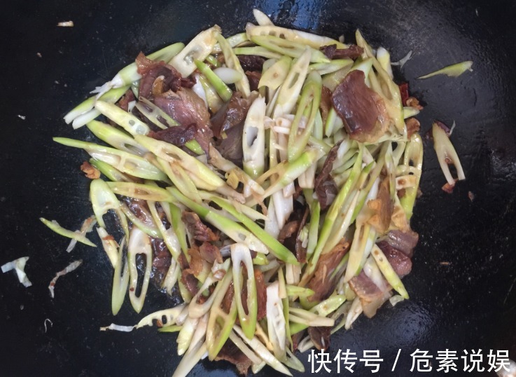 竹笋|腊肉不能直接炒,先做这3步,出锅又香又嫩,不咸不油腻,真好吃