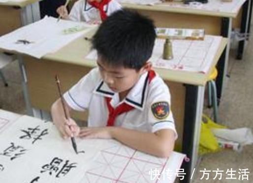 井柏然!神奇的“欧阳娜娜字体”火了,每个字都不好看,组合起来却萌萌的