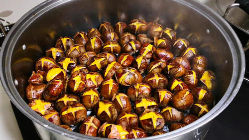 板栗锅里蒸一蒸，作用拿钱买不到，奶奶偷教妙招，可惜懂的人不多