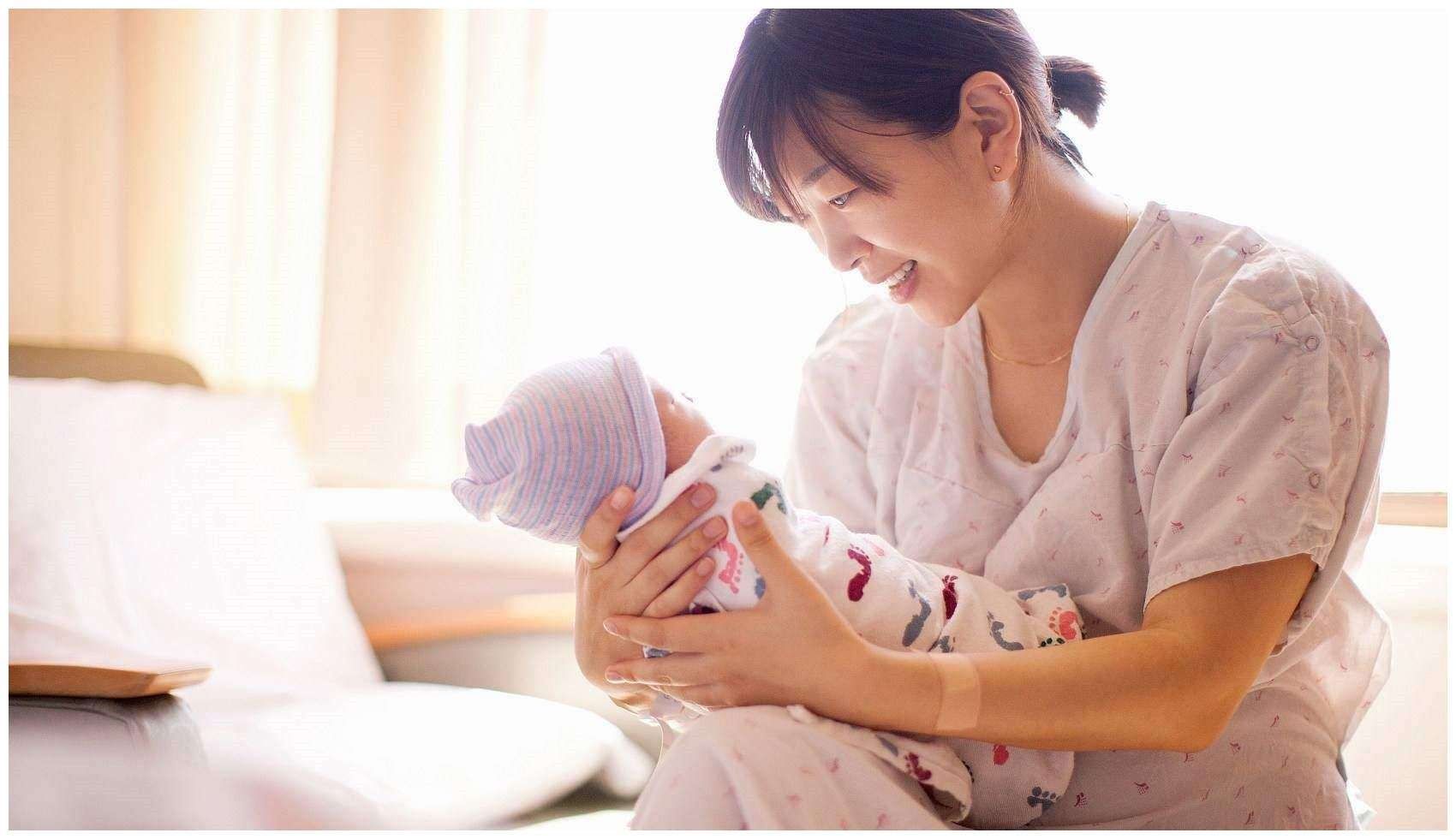 母乳|同天出生的宝宝，一个喝母乳一个喝奶粉，才三个月差距就很大了