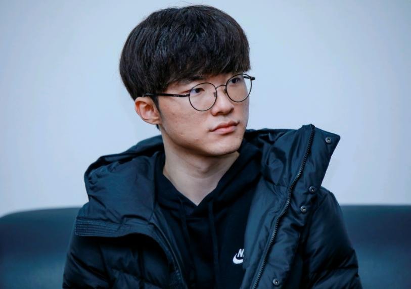 炫神|炫神直播怒喷Faker，跟他合过影就会变捞？马老师就是最好的证明