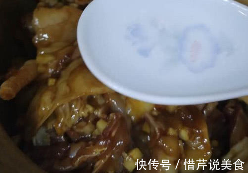秋天最适合吃的一道菜,不加一滴水,越煮越香,你吃过没