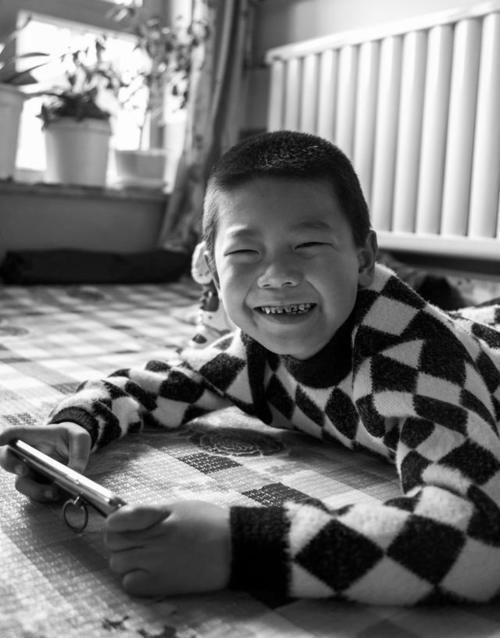 二十四小时|整个寒假孩子都在接触手机,如何防止沉迷?老师教家长3个小妙招