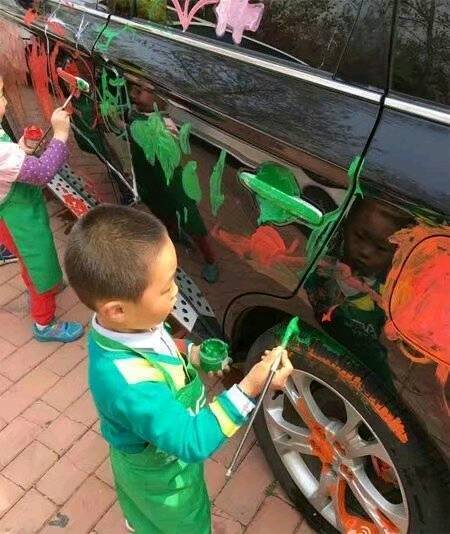 |搞笑图片幽默段子笑话孩子,看你挺有绘画天赋,长大想当画家