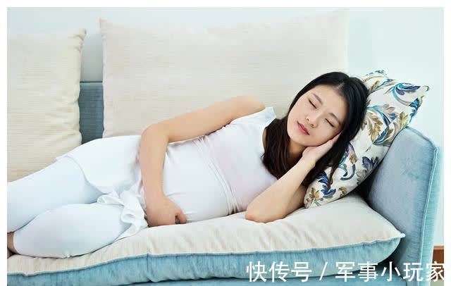姿势|孕早、中、晚期该怎么睡?不同时期睡姿有变化,及时调整很重要