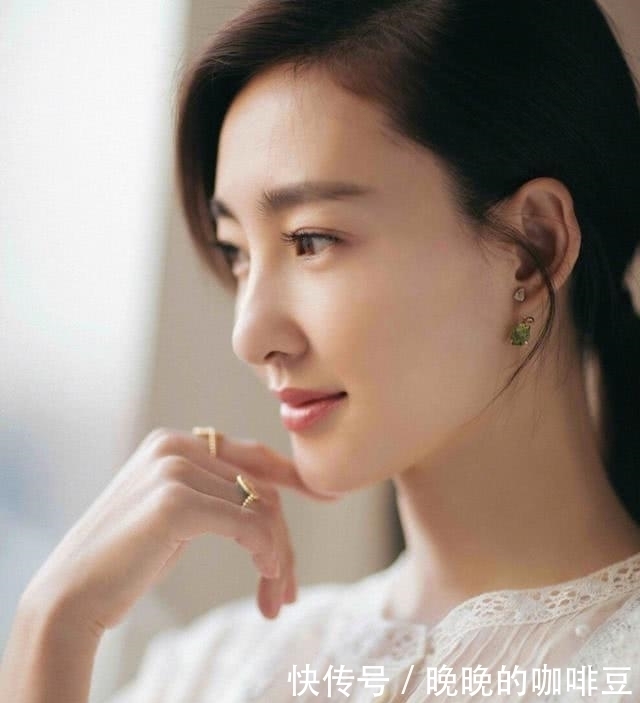 美人胚|如果你脸上有这几个特征，说明你是天然美人胚，淡妆出门就很美