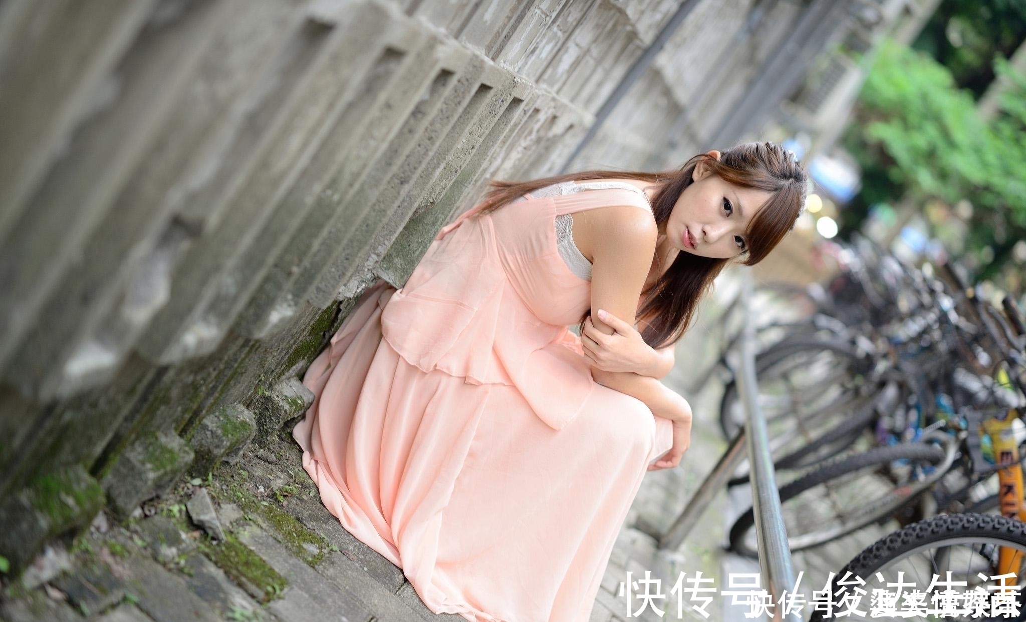 美女|时尚穿搭推荐：时尚美女唯美写真，青春、靓丽，简直美爆了