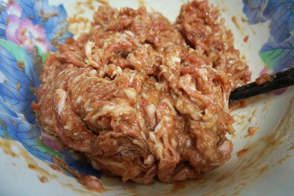 几乎没人用它做馅饼,比韭菜好吃,一次吃6个不够