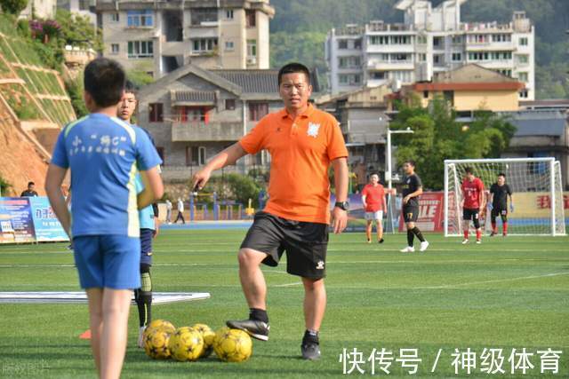 恒大足校|争议!恒大60万顶薪再开中超先河,名记:若全国推广将没孩子踢球