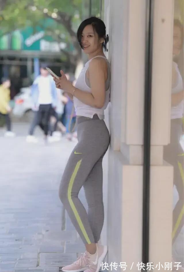 瑜伽裤 休闲瑜伽裤时尚舒适,轻松打造出靓丽的造型感,是出街利器