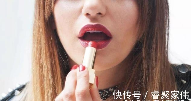 嘴唇 涂口红的3个“低级错误”,八成以上女人都在犯,难怪掉色还沾杯