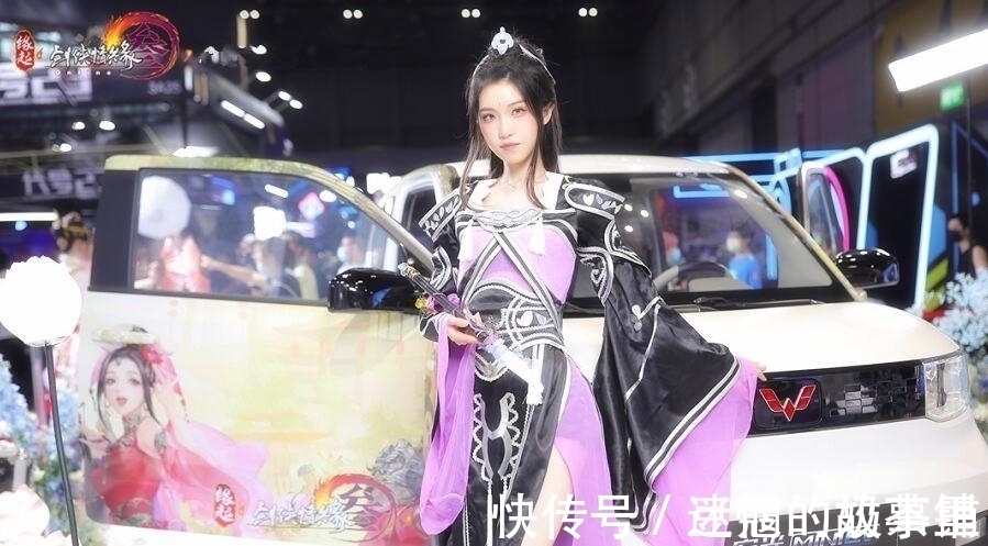 漫展|BW漫展最神“Coser”,站在原地一动不动,路人排长队等合影