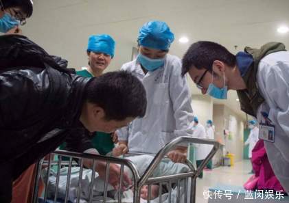 老婆|二胎妈妈半夜生娃,5岁女儿独自守在产房外,护士询问后潸然泪下