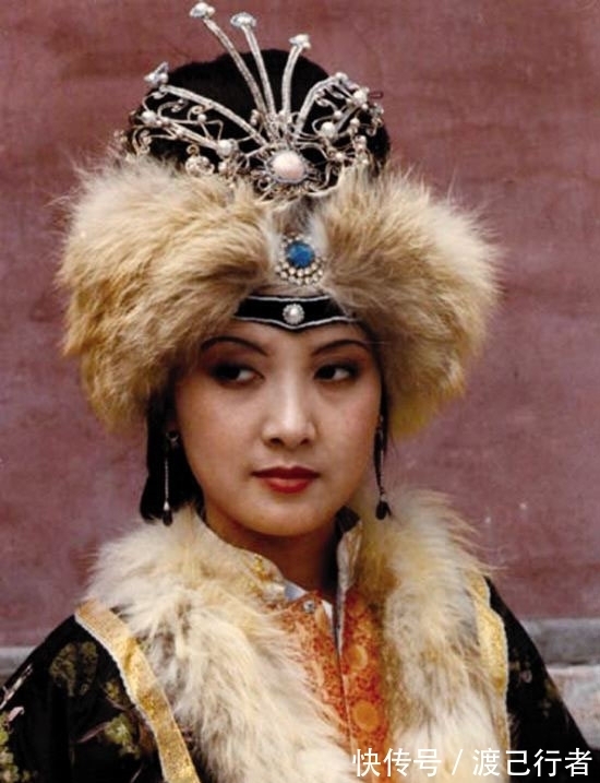 敛财!王熙凤敛财甚巨,足有七八万金之多,为何不拿出来救济荣国府?