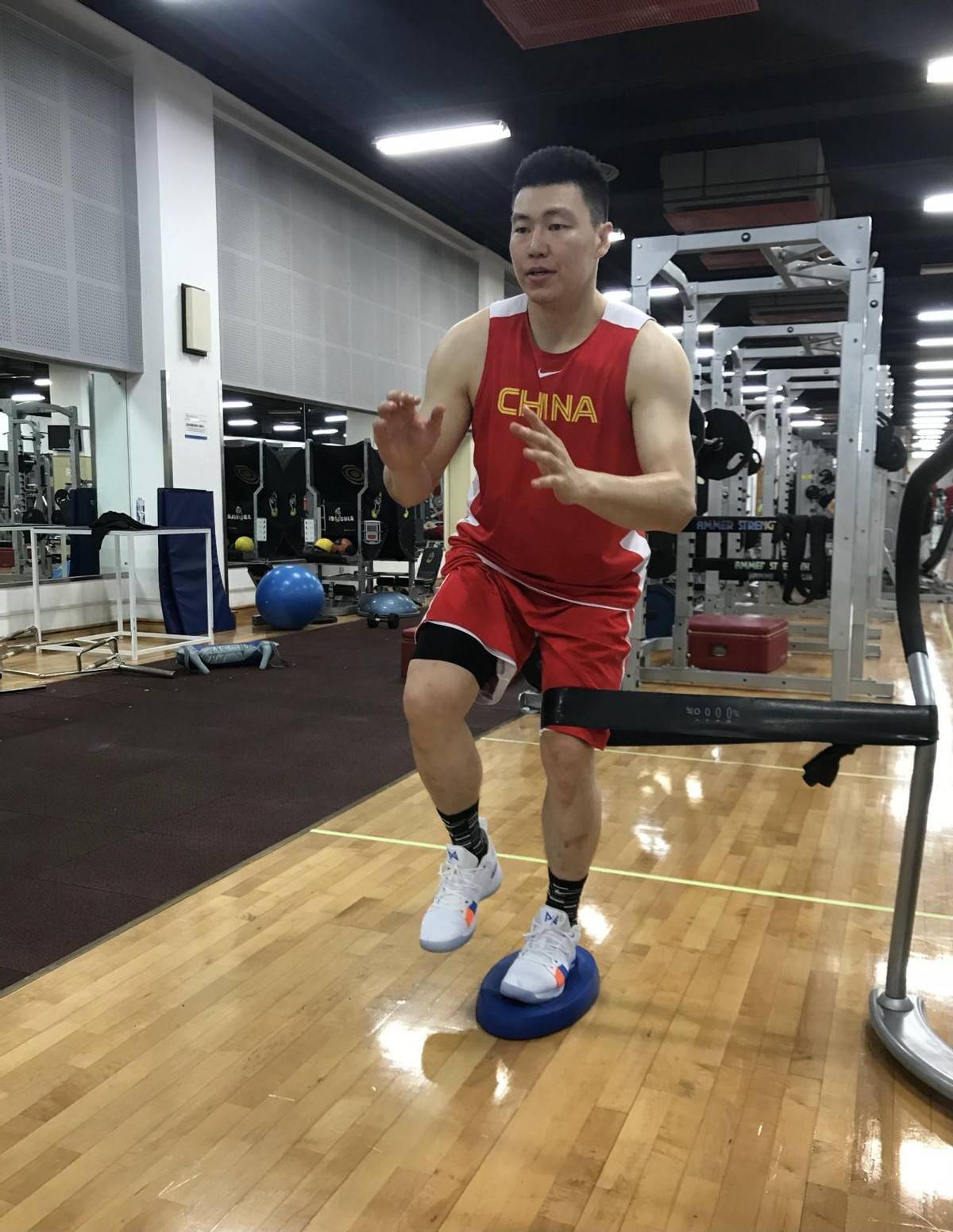 nbl|唏嘘!昔日CBA悍将被迫试训NBL,被前妻榨千万,再娶硕士娇妻