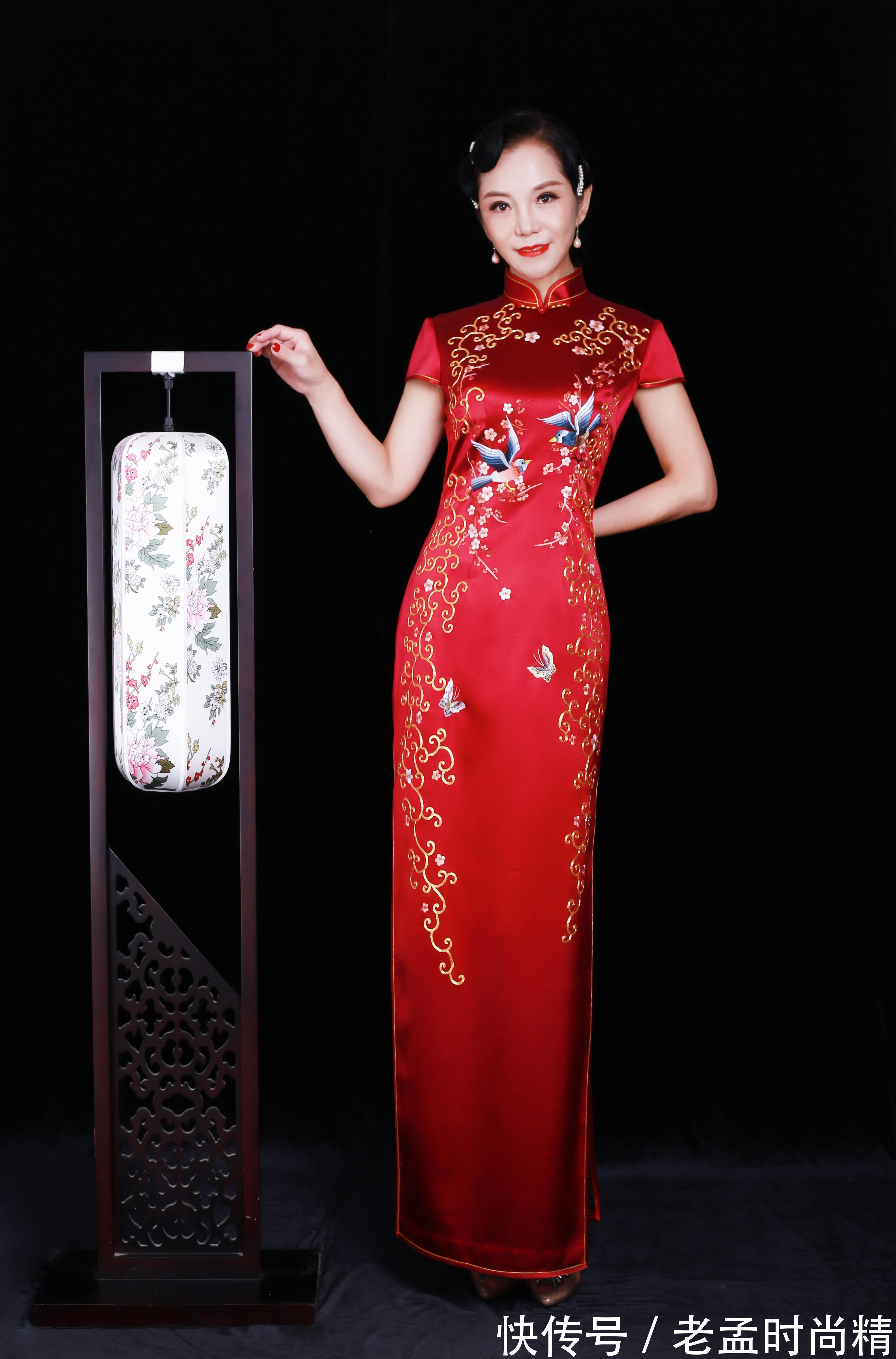 中国红旗袍|一袭耀眼夺目的中国红旗袍,尽显东方气韵