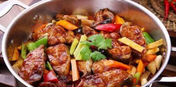 美食推荐干豆角烧肉,素炒豌豆,三汁焖锅,爆炒肥肠的做法