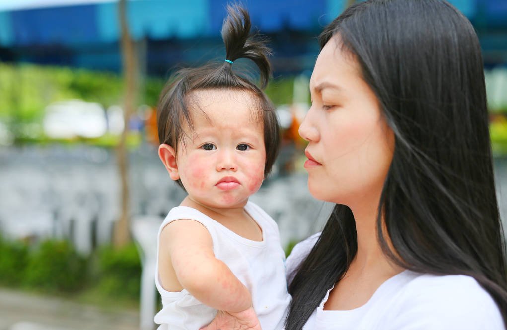 夏季|夏季每天给宝宝洗几次澡?若出现三种情况,最好不要洗,易致昏迷