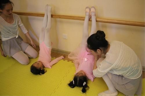 特长|5岁女儿一换衣服就锁门，爸爸担心偷偷看了一眼，瞬间红了眼眶