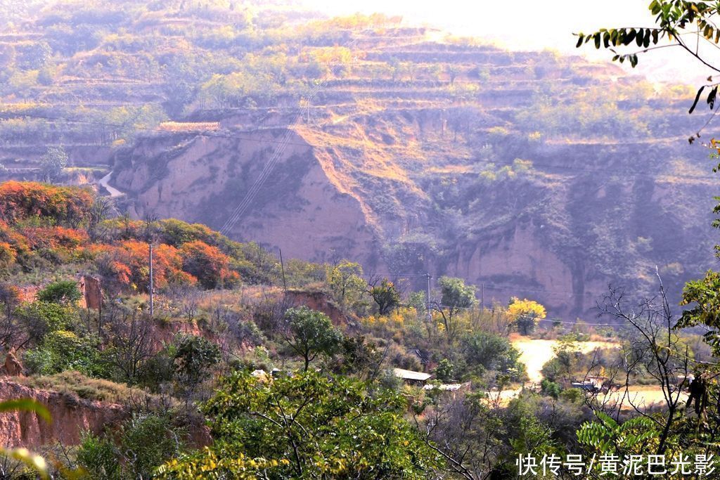 回城|5旬大叔占据1个村庄，白天在村干活，晚上回城睡觉，看咋回事