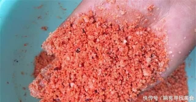 搅拌均匀|野外冬钓鲫鱼,用饵就两招,要么甜、要么腥,鲫鱼排队来给口