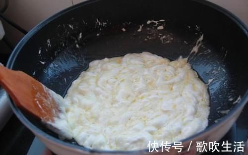 零食|网红零食雪花酥，其实自己在家也能做，甜而不腻，香酥可口