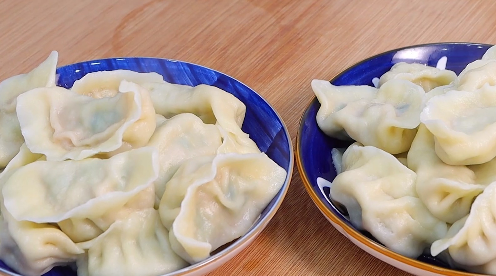 白菜饺子怎么调馅才好吃教你一个小技巧，鲜香多汁，至少吃2盘